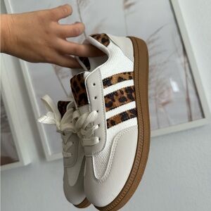 White Sneakers with Leopard Stripes